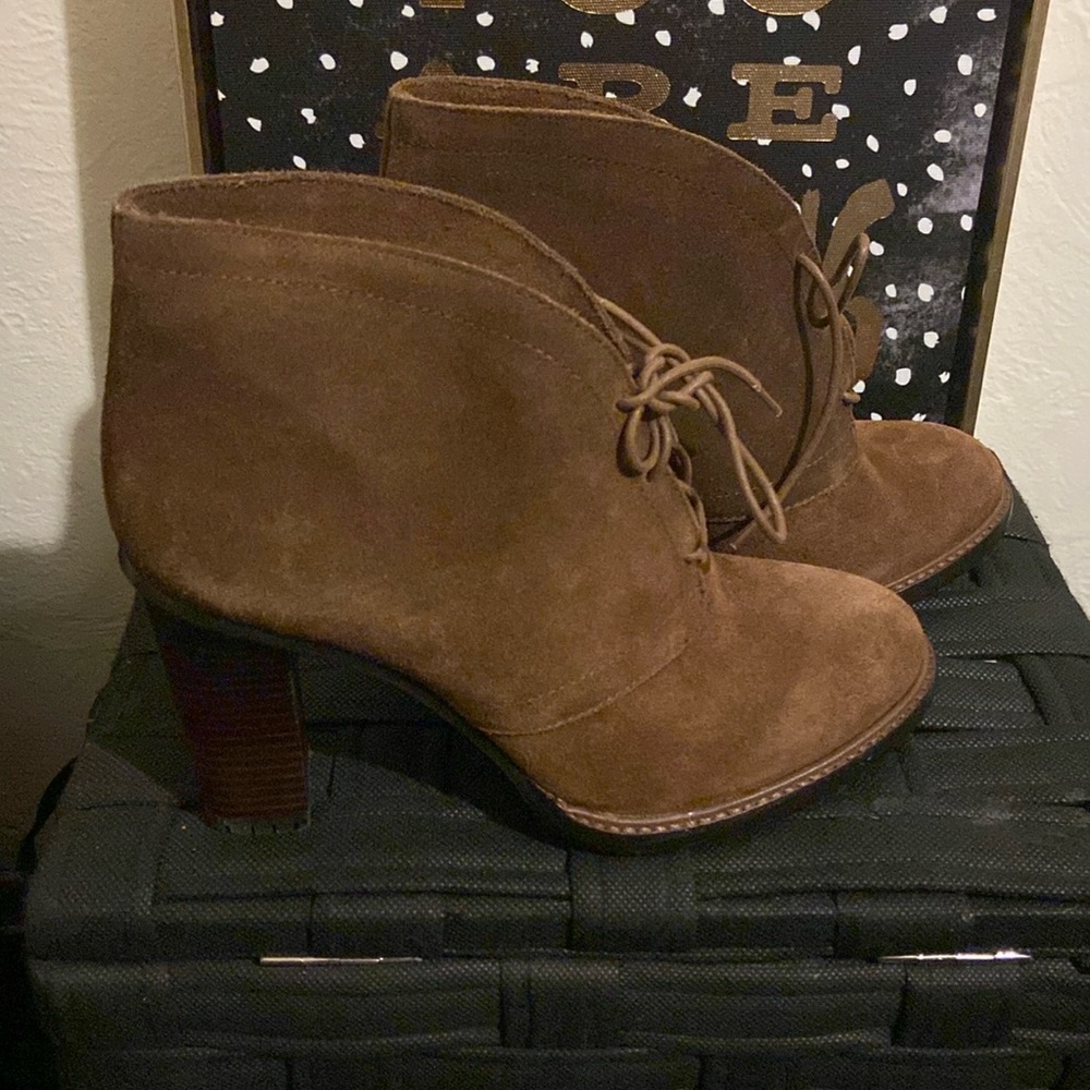 Vince Camuto Brown suede ankle boots 8.5